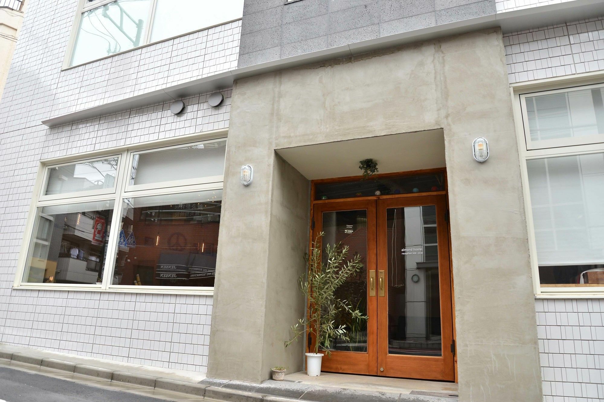 Almond Hostel & Cafe Shibuya Tōkyō Extérieur photo